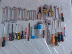 Mixed Hand Tools Set for Sale / أدوات يدوية مستعملة للبيع