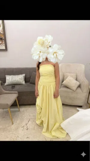 لون الفستان : أصغر  استعمل لمده اربع ساعات  رقم الجوال :054829609 للبيع : 400