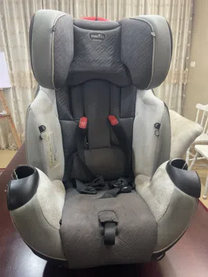 كرسي سيارة اطفال من Evenflo بحالة جيدة جدا مناسب لحتى عمر 4 سنوات موجود بنابلس بسعر 150 شيكل