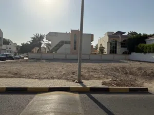أرض سكنية للبيع في شرقان، الشارقة. موقع استثنائي على زاوية ومطلة على شارعين.