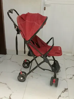 عربة أطفال جيدة الاستعمال