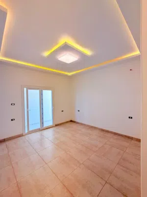 2 محلات . ايجار . خلفهم استوديوا . يحتاج تشطيب بالتفاهم. نهاية شارع المقريف . خلف الدعوه الاسلاميه