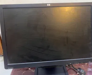 شاشه تلفزيون 32 للبيع مع شاشتين كمبيوتر hp