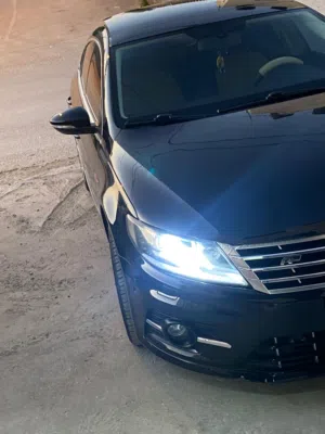 Volkswagen . Passat . 2012 . Used3