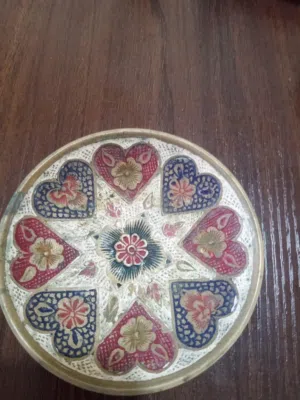 نحاسيات قمه الابداع والروعه طقم فناجين قهوه حلوه حرفيه يدويه  وقطع أخرى حلوه