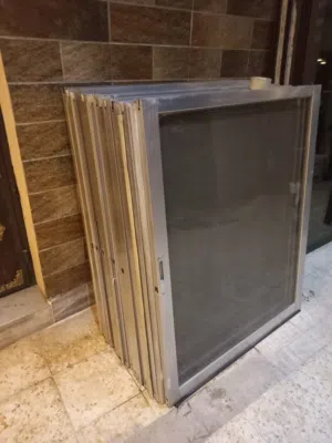 شبابيك المنيوم بحال الوكاله مستعمل لون فضي ارتفاع 125 عرض 200 العدد 20