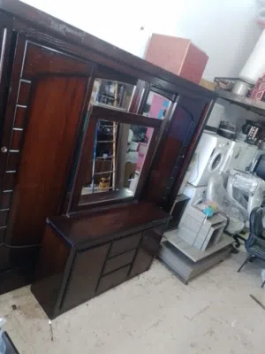 غرفه نوم ماستر اربع بواب سحاب خمس قواطع خشب لاتيه نظيفه جدا بحاله ممتازه جدا الموقع اشاره ارحابا