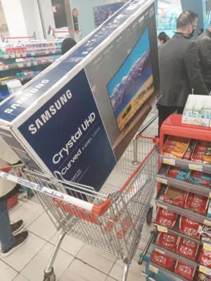 شاشة سامسونج موديل TU8300 curved حجم 55