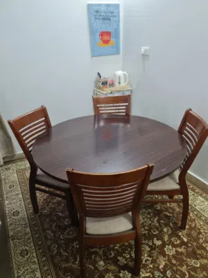 طاولة طعام خشب