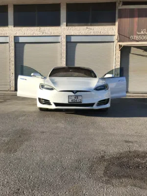 Tesla Model S 2020 لون أبيض داخلي بيج بحالة ممتازة