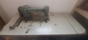 ماكينة خياطة