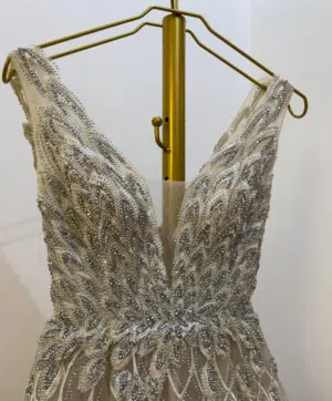 فستان فخم لبسه وحده