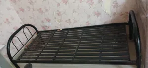 سريرين اثنين حديد مع مرتبه 25