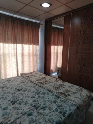 غرفه نوم خمس قطع نظيفه اي عيب مابيه  نتور 3 ابواب    لوكر كتب   طبله صاج