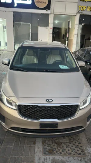 Used Kia Carnival MPV in Al Ain