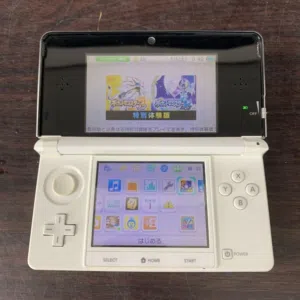 نينتندو 3DS إصدار Ice White (النسخة المهكرة الاحترافية) نظيف جدا!!!!