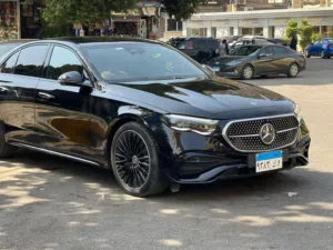 Sedan Mercedes Benz in Giza