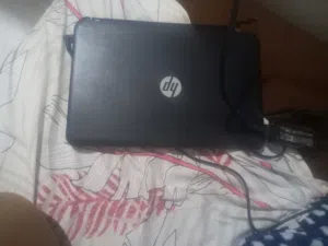 لابتوب hp مستعمل مع كسر بسيط مع شاشة بحجم 17 بوصة