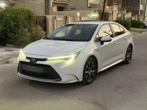 كورلا خليجي هايبرد الشكل الامريكي موديل 2025 بغداد باسمي ماشيه 17000 مكان السياره بغداد حي الجامعه