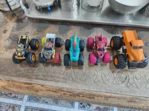 5 pieces big foot cars 1:64