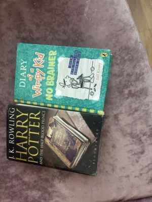 كتاب في حالة شبه جديدة