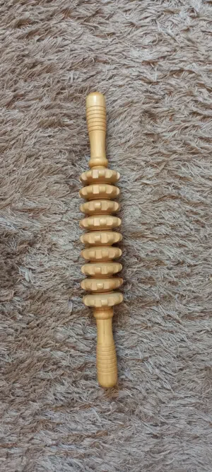 رول خشبي للمساج والتدليك ..