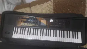 جهاز اورغ Roland BK-5 ومعه الشاحن الأصلي والحقيبة مستعمل استعمال بسيط