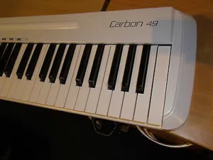 Samson Carbon 49 Key MIDI Keyboard Controller بحالة ممتازة للموسيقي والإنتاج