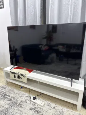 للبيع تلفزيون 4k led smart فتحته من الكرتون قبل شهر تقريبا معاه كفاله سنه سمارت كل البرامج متوفره