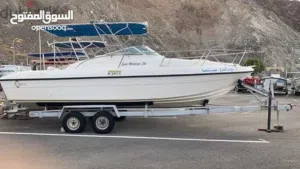 قارب للبيع من نوع Gulf Craft موديل 2006، 26 قدم، مكينتين هوندا 130 موديل 2006، ماشيات قليل.
