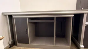 مكتب كمبيوتر/دراسة للبيع بحالة جيدة جداً مع طاوله صغيره