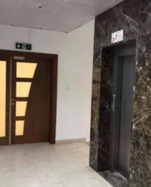 مبنى تجاري بمواصفات عالية الجودة في شارع النصر