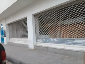 صالة كبيرة علي دورين عالرئيسي للإيجار