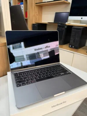 MacBook Pro 2022 M2 بحالة ممتازة وكفالة 6 أشهر