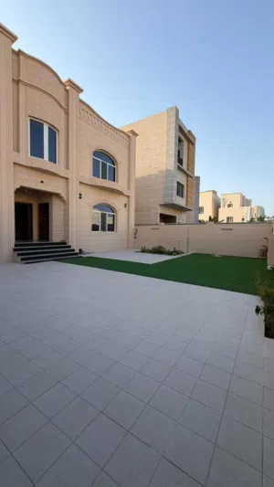 بيت فخم للإيجار بالمعبيلة