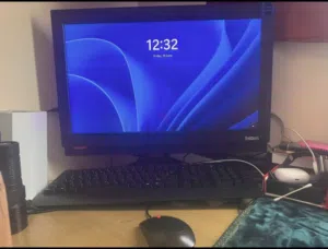 Lenovo ThinkCentre 21.5 All-in-One PC  Intel Core i5-7400  12GB RAM  Windows 11 Pro