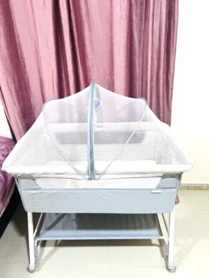 Juniors Baby Bassinet with 07 adjustable heights.Used only 04 months & in brand new condition.