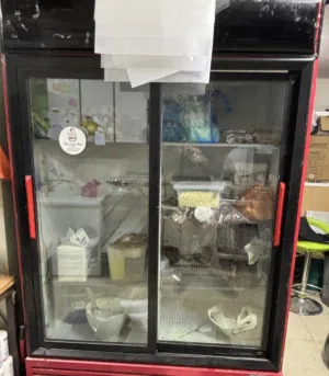 ثلاجة للبيع