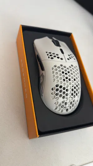 ماوس قلوريس مودل O ابيض وايرلس & واير Glorious Model O White Wireless & Wired Mouse