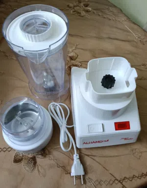 2 خلاط للبيع فيهم واحد بدون شفشق فقط شغالين ماشاء الله