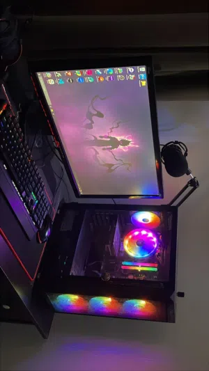 البي سي للبيع  الكيس فقط مطلوب عليهه 145 ذا جميع الملحقات 210 ريال  او تبديل على سوني فايف