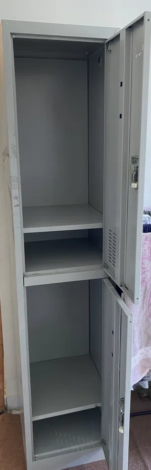 دولاب حديد مستعمل بحالة ممتازة من غير مفتاح