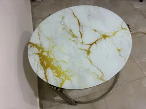 طاولة وسط بحالة ممتازة