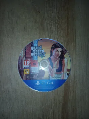 لعبة GTA5 استعمال لمده شهر مافيها خدوش تعال خاص عشان نتفاوض على السعر