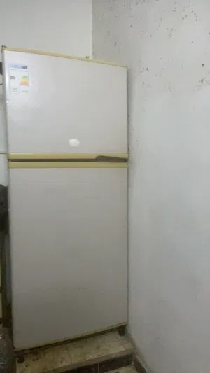 ثلاجه شارب 22 قدم تعمل بحاله ممتازه جدا للبيع بسعر حرق