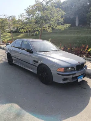 E39 معدله بالكامل حاله ممتازه بدون مصاريف نهائي