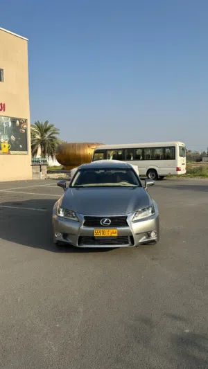 سيارة لكزس GS 350 موديل 2015 من الخليج بحالة جيدة مع كافة المواصفات