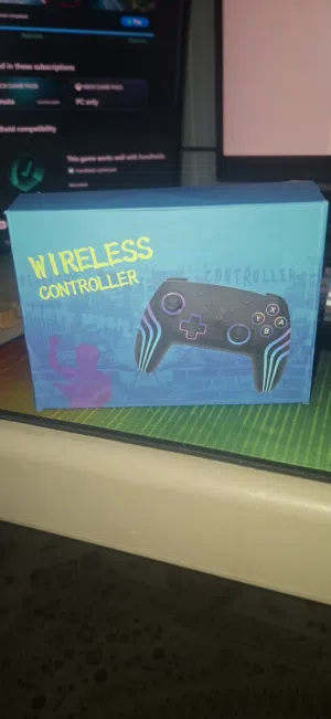 يد تحكم لاسلكية (Wireless Controller) مميزة مع إضاءة RGB