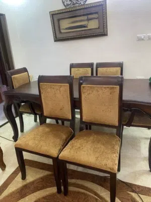 للبيع طاولة سفرة بحالة ممتازة طاولة سفرة أنيقه