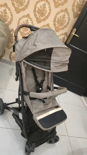 عربية اطفال نظيفة